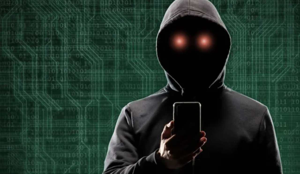 Smartphone e pericoli (Depositphotos foto) - www.notiziesecche.it