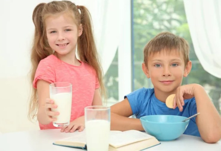 Bambini fanno colazione (Depositphotos foto) - www.notiziesecche.it