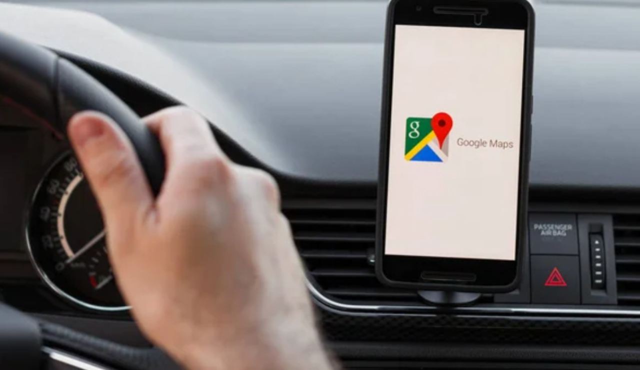 Google Maps in auto (Depositphotos foto) - www.notiziesecche.it