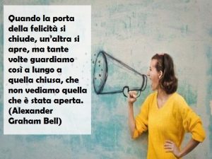 Cartello da scrivania personalizzato, citazioni motivazionali, decorazioni significative per la tavola, cartello in legno personalizzato per cubicoli da ufficio - Italia