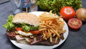 Alimenti che alimentano il colesterolo (Pixabay)