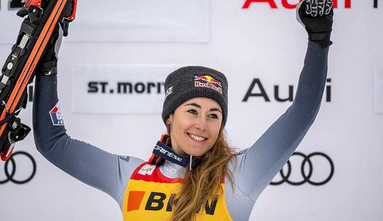 Sofia Goggia sul podio (Wikipedia Sofia Goggia)