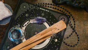 Tra oroscopo e magia (Pexels)