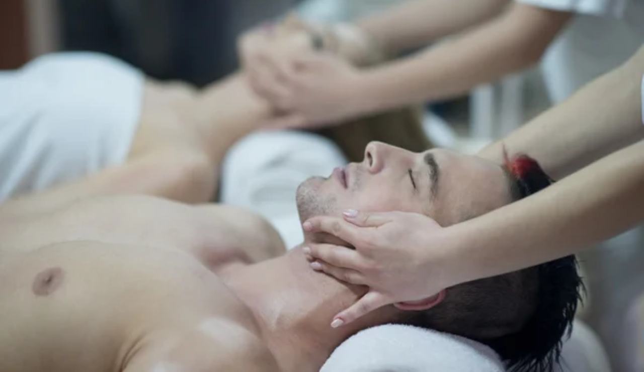 Illustrazione di un massaggio di coppia (Depositphotos)