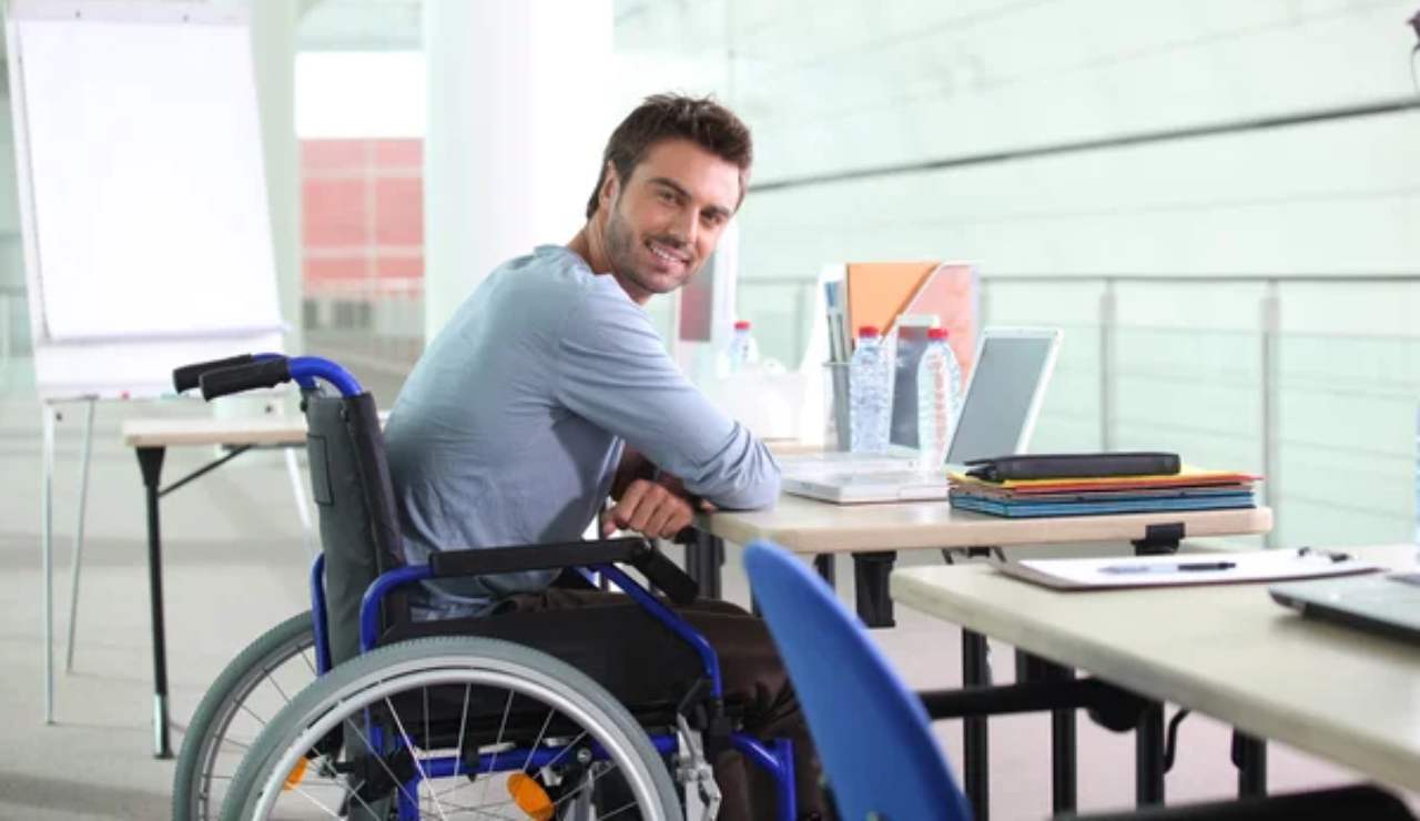 Illustrazione di un ragazzo a lavoro (Depositphotos)