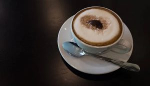 Illustrazione di una tazza di caffè (Depositphotos)