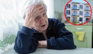 Anziana preoccupata per la sua casa