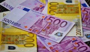 Banconote da 500 e 200 euro