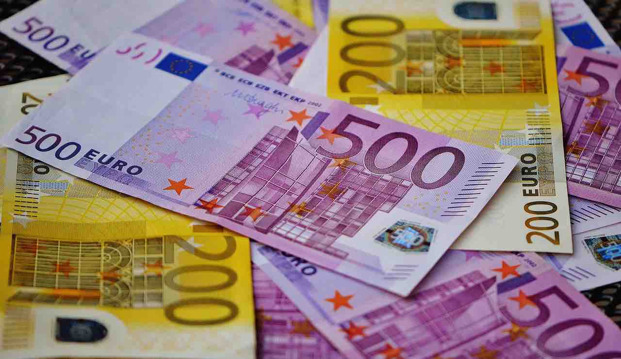 Banconote da 500 e 200 euro