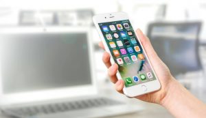Illustrazione di un IPhone (Pexels FOTO) - www.notiziesecche.it