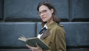 Illustrazione di una professoressa (Pexels FOTO) - www.notiziesecche.it