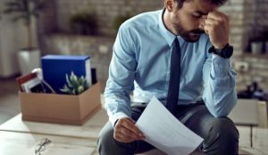 Persona disperata a lavoro
