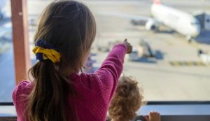 Bambini in aeroporto