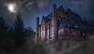 Illustrazione di un castello tenebroso (Pixabay FOTO) - www.notiziesecche.it