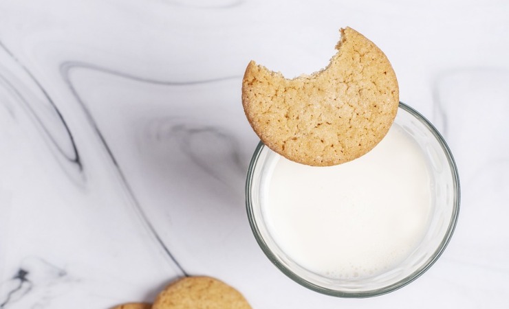Biscotti mai più mollicci o stantii, gli esperti mostrano il segreto: basta mettere questo nella scatola dove li conservi