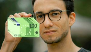 Uomo intelligente con soldi