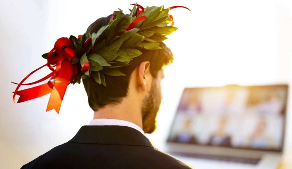 Auguri con un pizzico di follia: le frasi più originali per celebrare la laurea