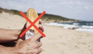 Panino in spiaggia (Depositphotos foto) - www.notiziesecche.it