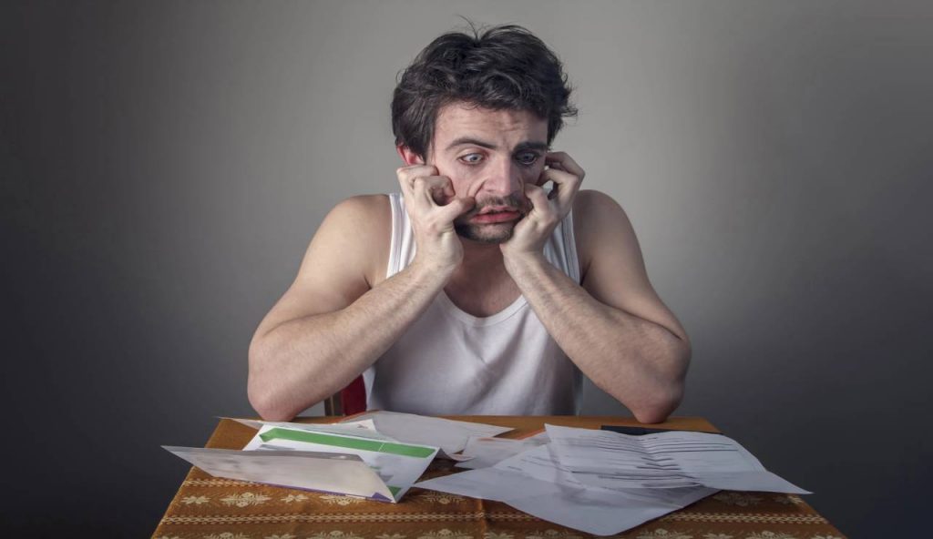 Fregature in bolletta: lo scrivono in piccolo apposta per non farti sospettare nulla | Se trovi questa dicitura stai spendendo il doppio