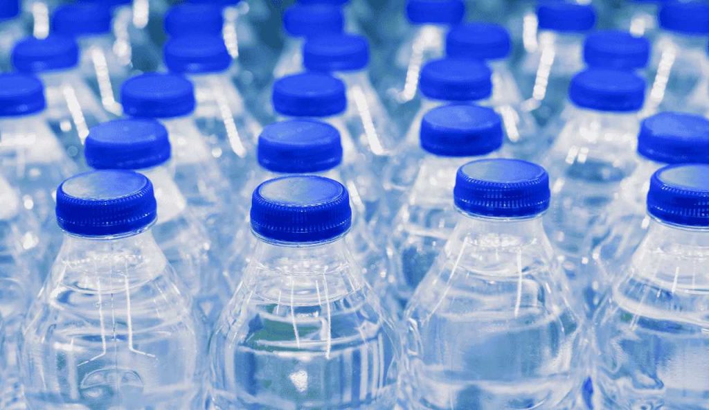 Che errore madornale: guarda cosa succede se lasci la CASSA D’ACQUA al SOLE in macchina | Il rischio per la salute é altissimo