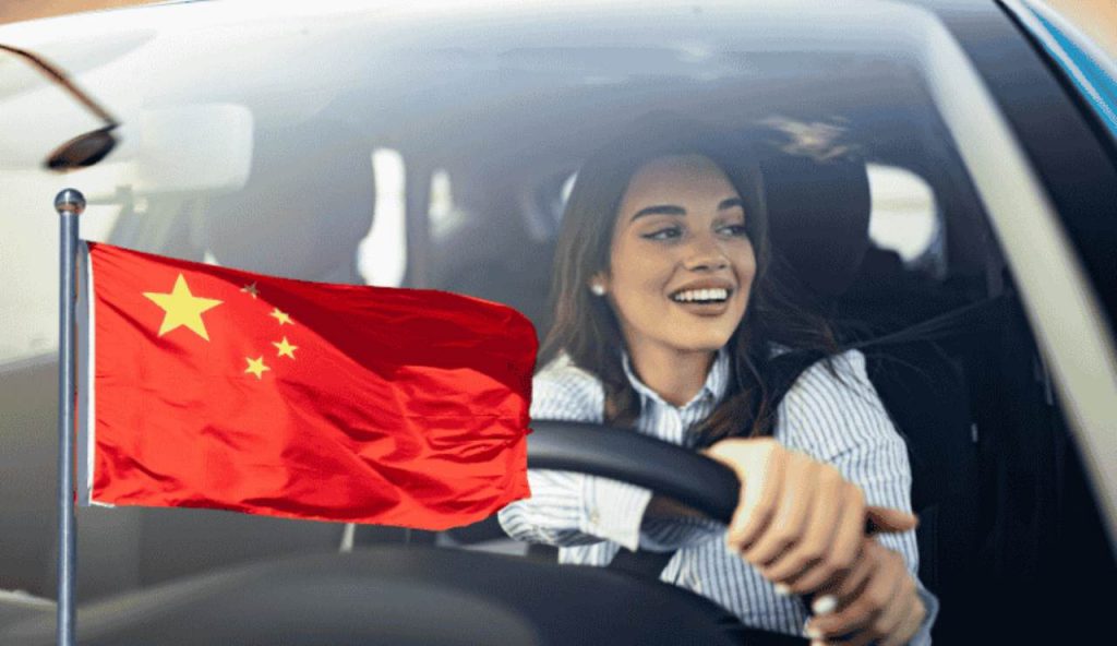Citycar cinese donna che guida