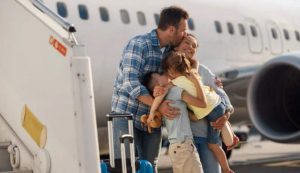 Famiglia in viaggio (Depositphotos foto) - www.notiziesecche.it