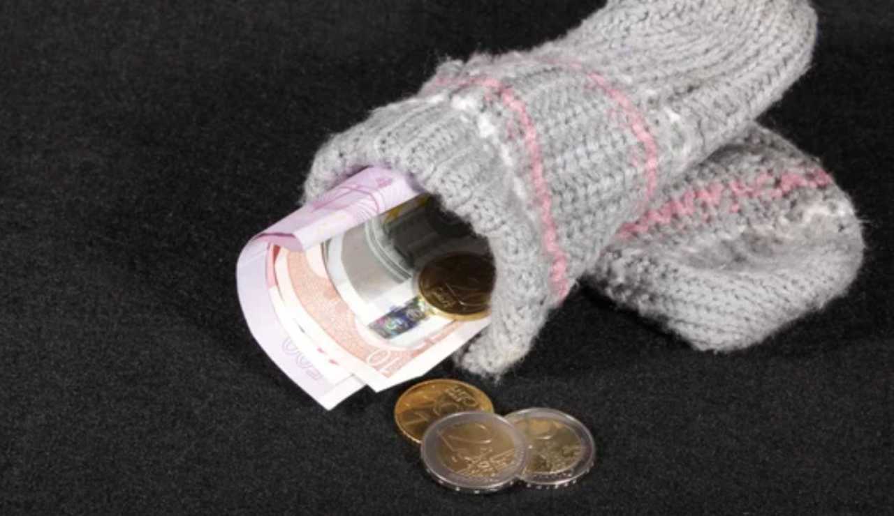 Soldi nascosti (Depositphotos foto) - www.notiziesecche.it